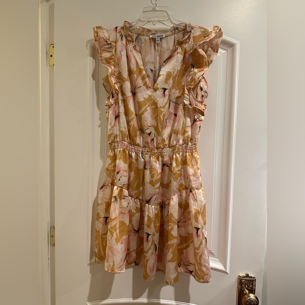 Steve Madden NWT Women’s Floral Dress in Golden Yellow and Pink Size Large